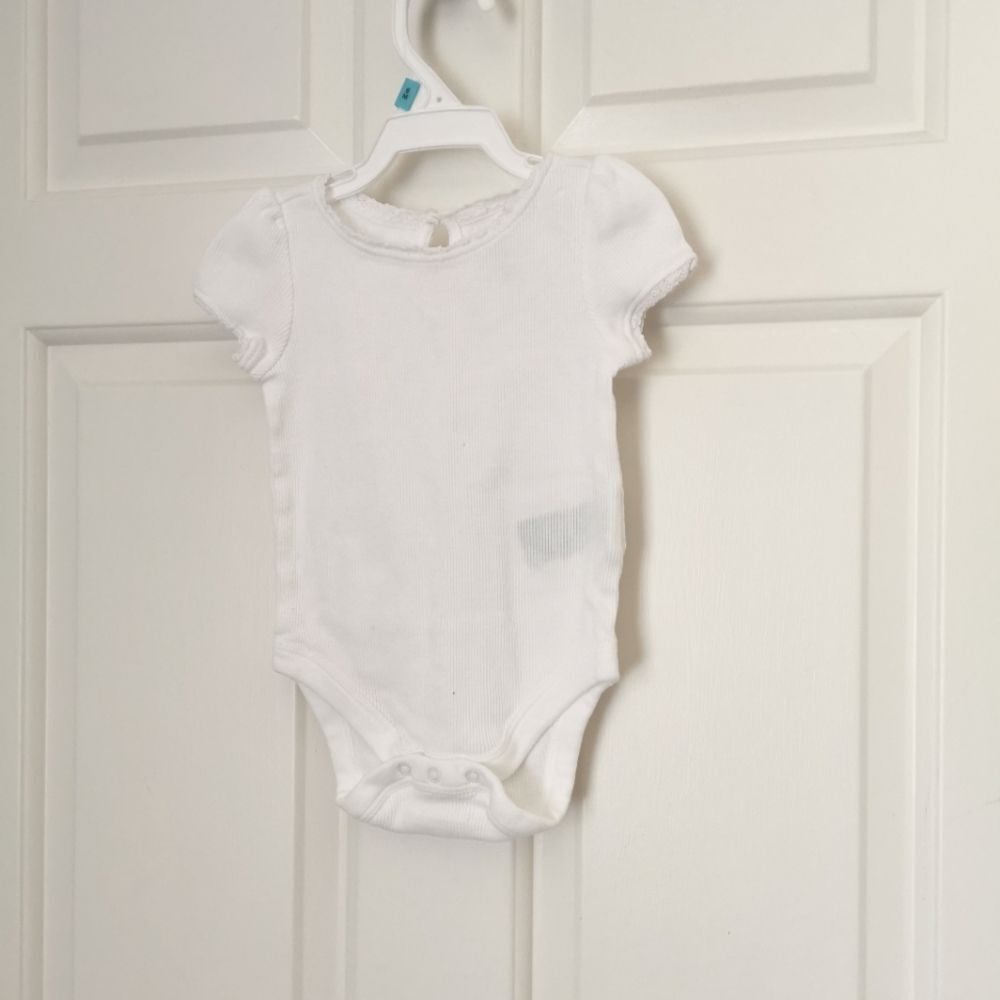 3/$15 Gap ribbed onesie size 3-6 m